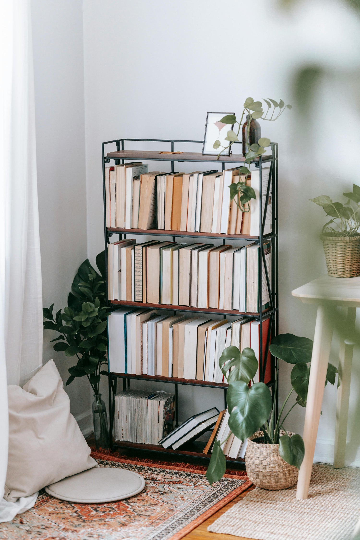 Pairing Handmade Rugs with Furniture: Styling Secrets
