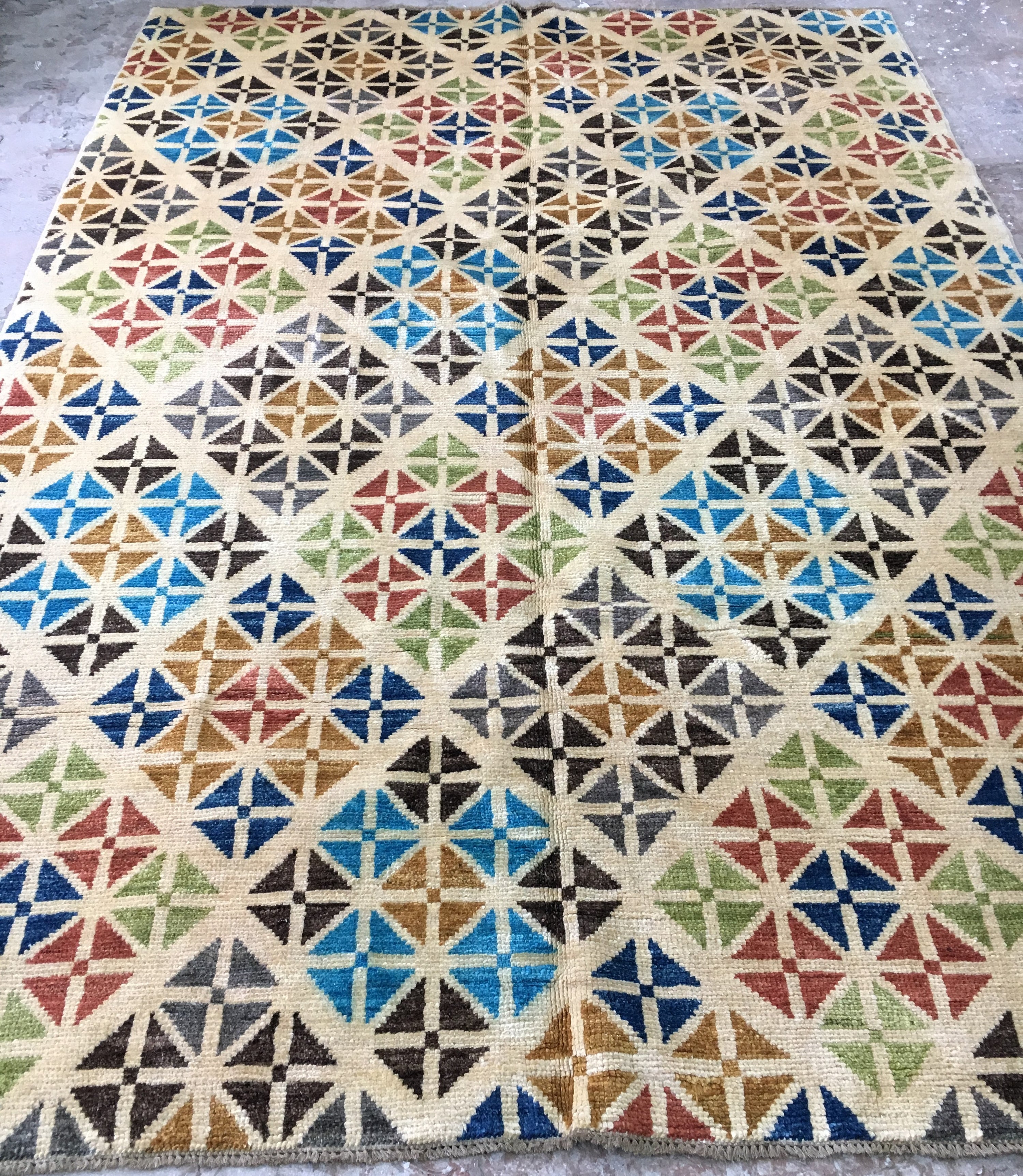 Coral Champagne Modern 6'7" x 9'4"