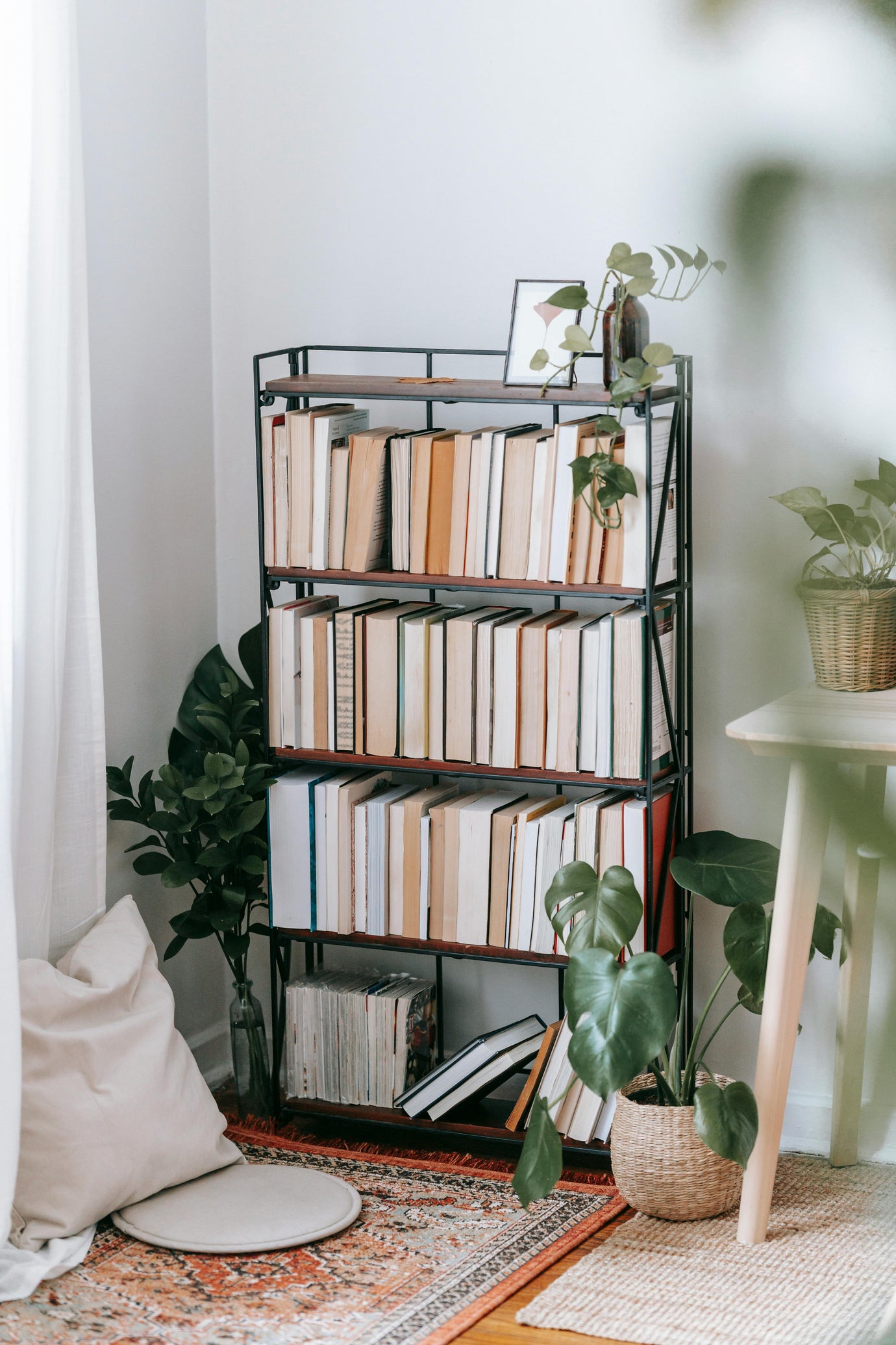 Pairing Handmade Rugs with Furniture: Styling Secrets