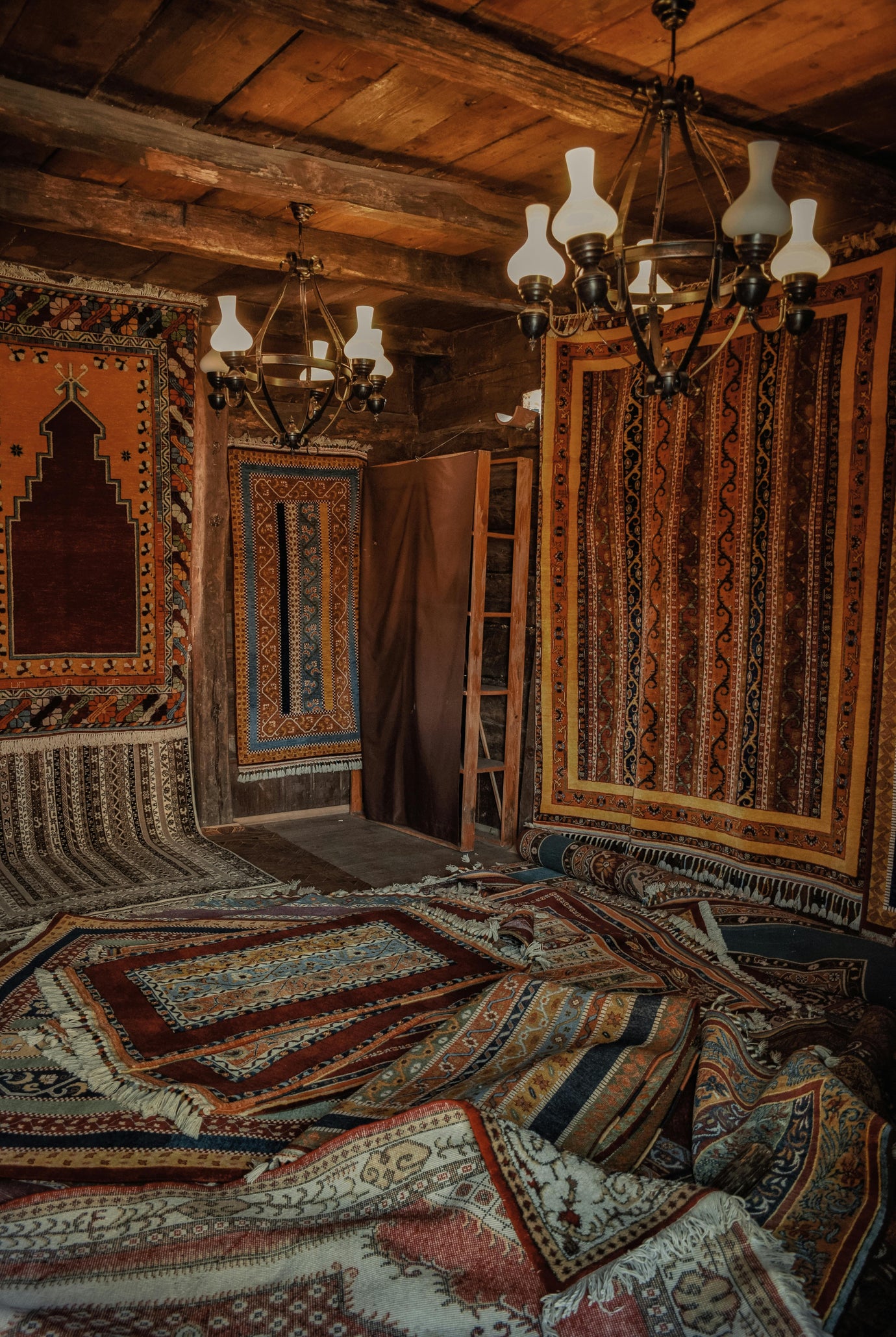 How to Spot a Genuine Handmade Wool Rug vs. Machine-Made