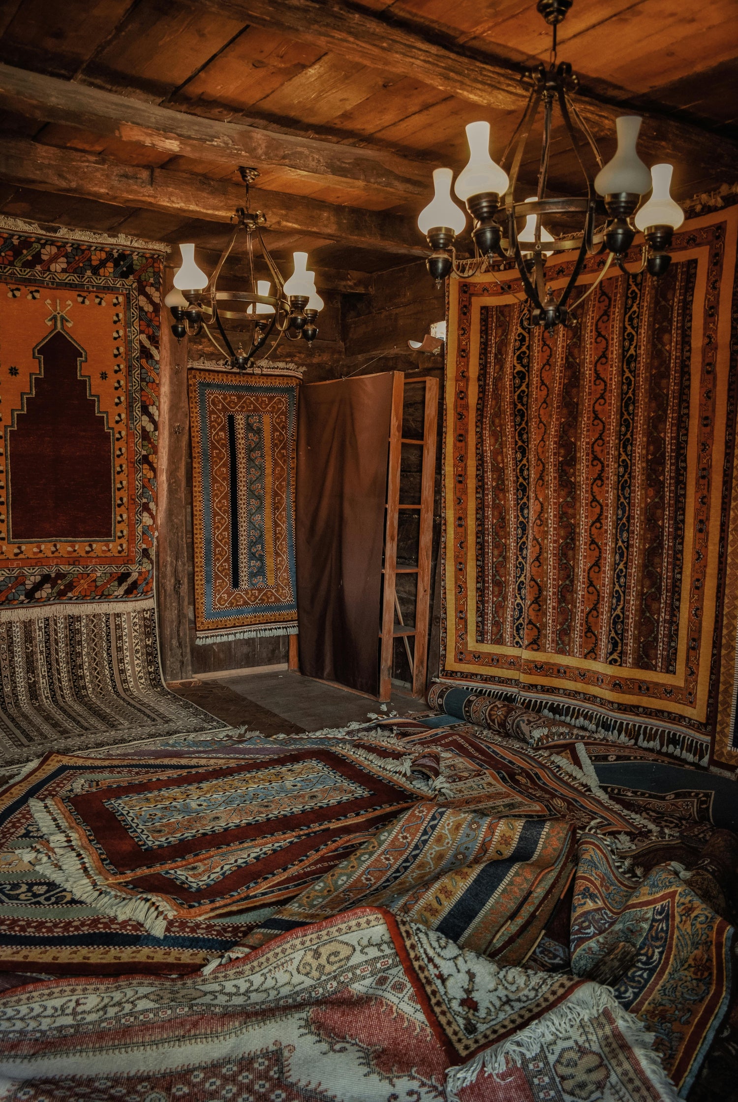 How to Spot a Genuine Handmade Wool Rug vs. Machine-Made