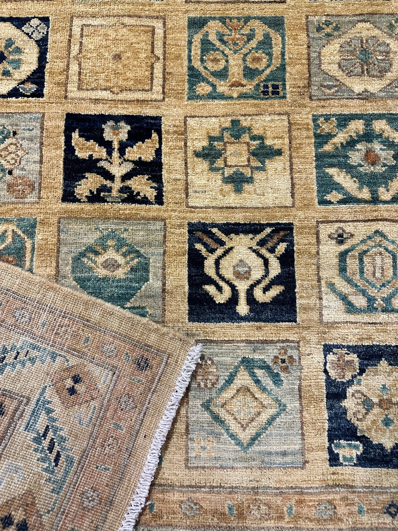 Medium Rugs (5x7 to 7x11)