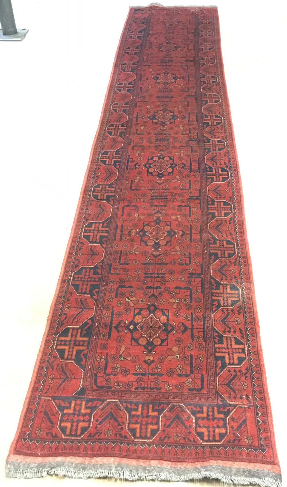 Surkh Design 26 | 2'4" x 12'7"