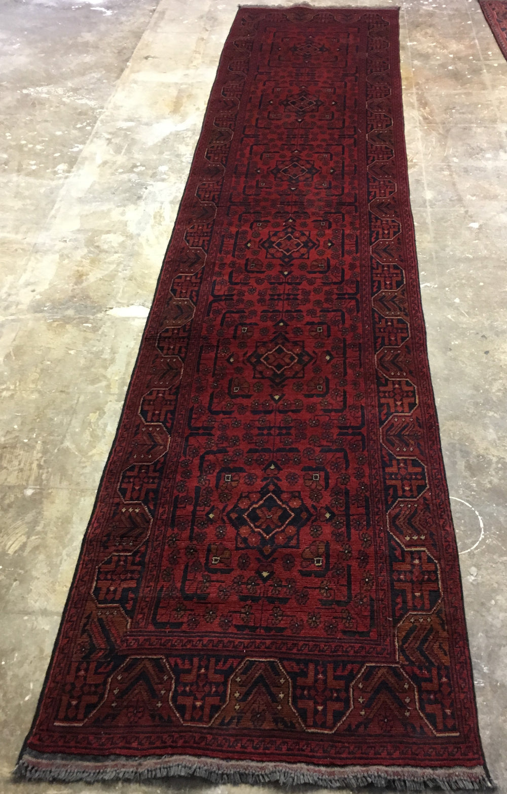 Surkh Design 25 | 2'4" x 11'7"