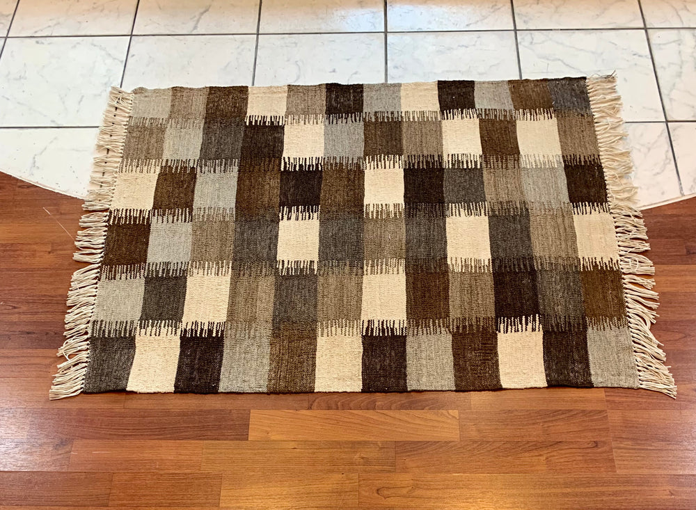 Gillam Design 1 | 2'7" x 3'5"