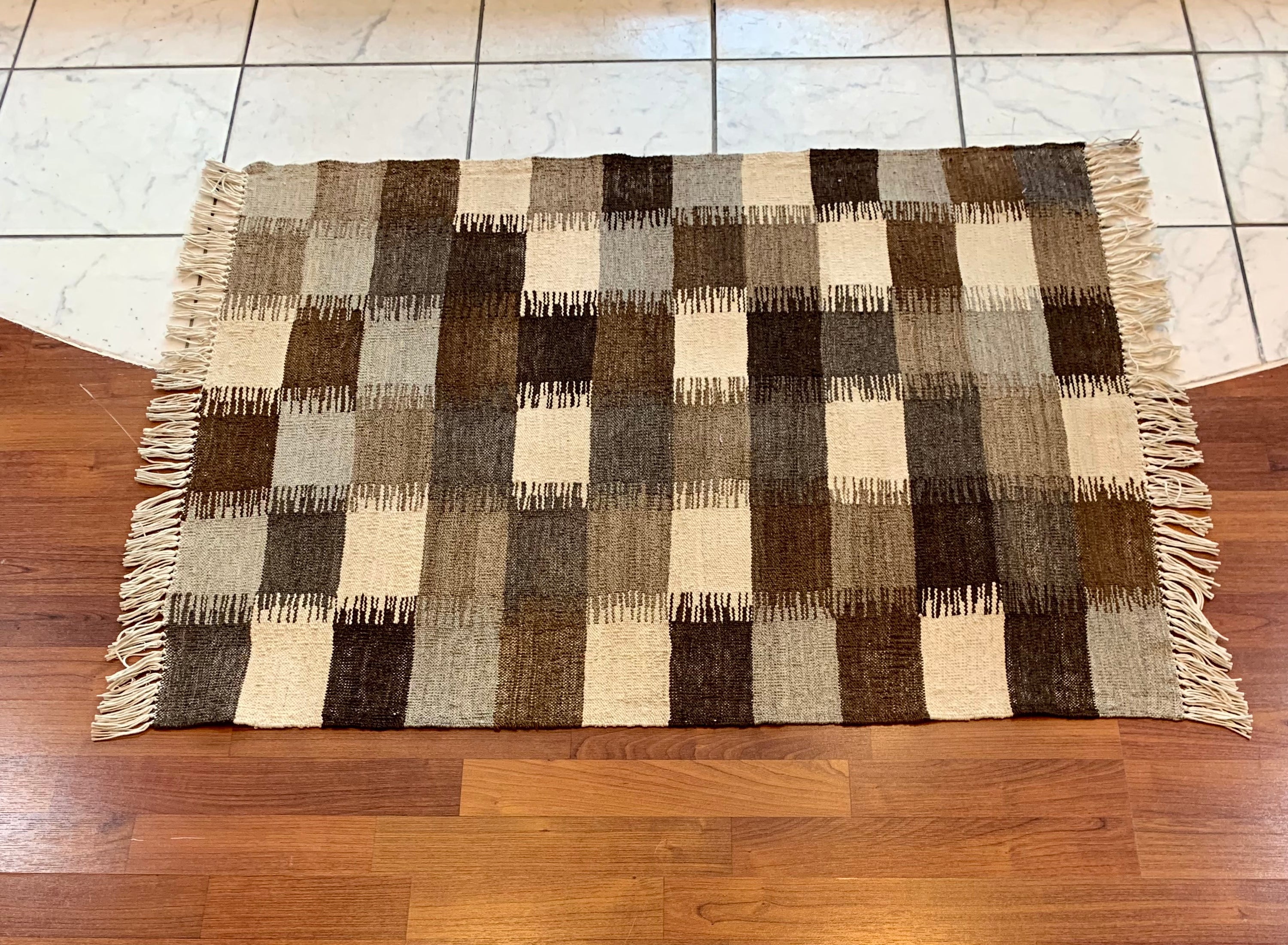Gillam Design 1 | 2'7" x 3'5"
