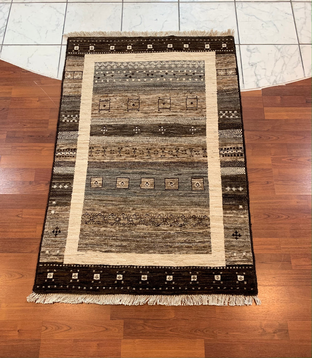 Naswari Design 2 | 2'8" x 4'3"