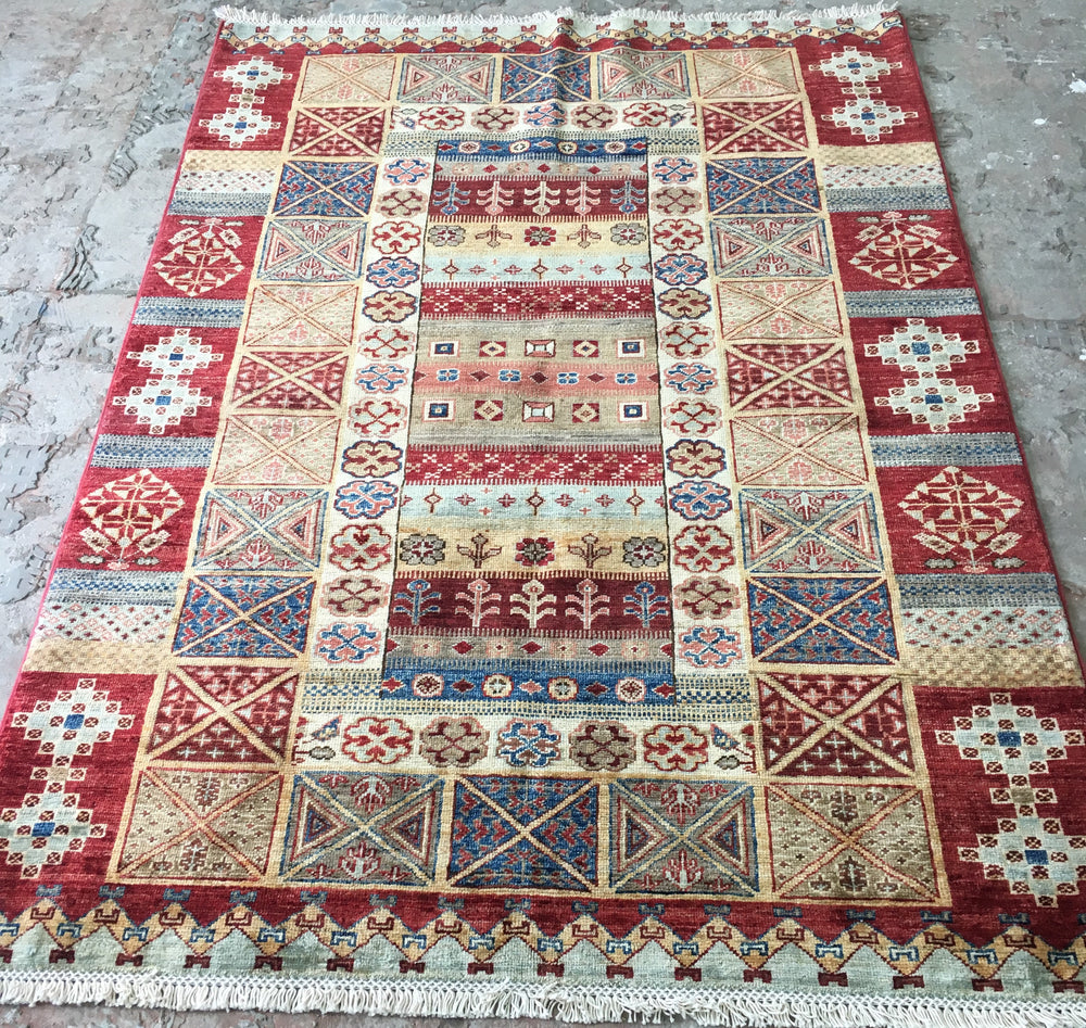 Khorjin Design 30 | 4'2" x 5'8"